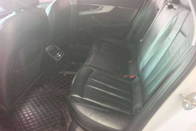 Used Audi A4L 2019 40 TFSI Fashion Edition China VI Emission Standard Left Rear Seat