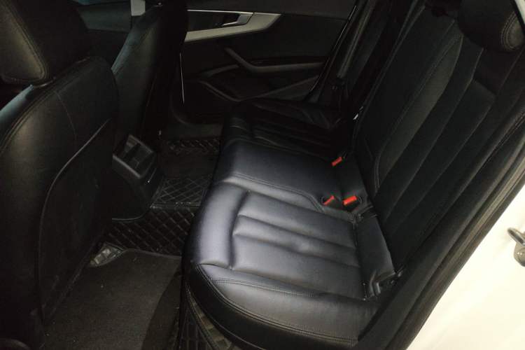 Used Audi A4L 2019 40 TFSI Ambition China VI Left Rear Seat