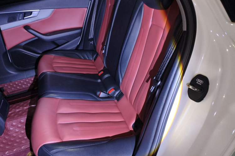 Used Audi A4L 2019 40 TFSI Ambition China VI Left Rear Seat