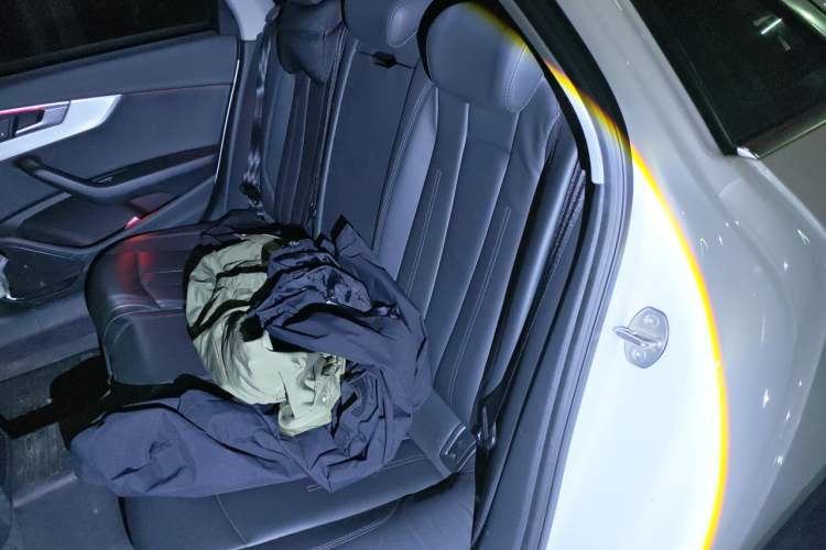 Used Audi A4L 2019 40 TFSI Fashion Edition China VI Emission Standard Left Rear Seat