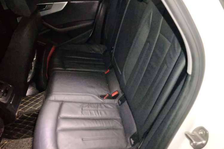 Used Audi A4L 2019 40 TFSI Fashion Edition China VI Emission Standard Left Rear Seat