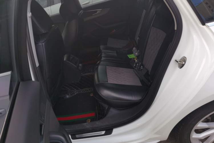 Used Audi A4L 2019 40 TFSI Ambition China VI Left Rear Seat