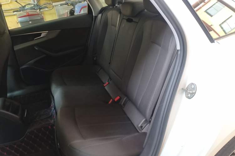 Used Audi A4L 2019 40 TFSI Ambition China VI Left Rear Seat