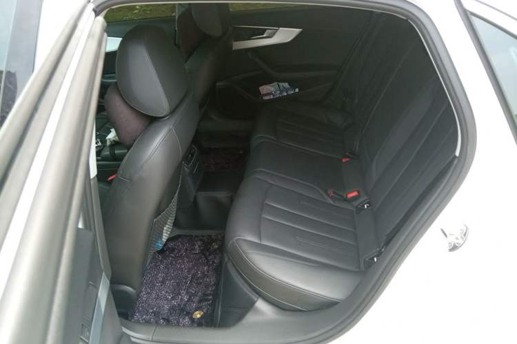 Used Audi A4L 2019 40 TFSI Fashion Edition China VI Emission Standard Left Rear Seat