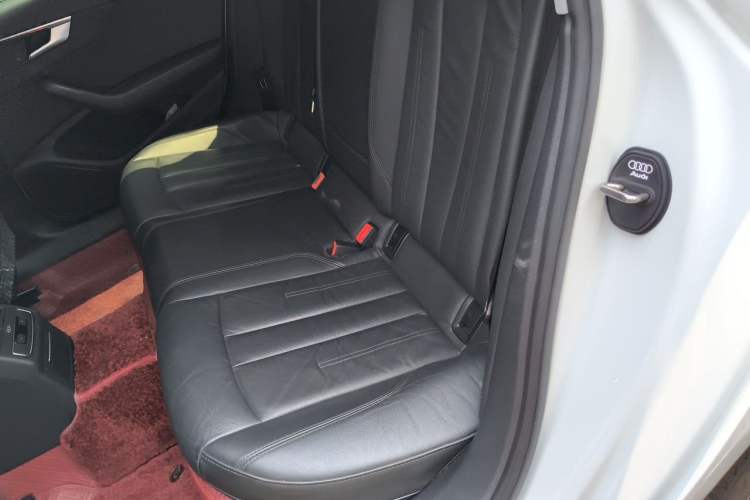 Used Audi A4L 2019 40 TFSI Fashion Edition China VI Emission Standard Left Rear Seat
