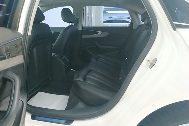 Used Audi A4L 2019 40 TFSI Ambition China VI Left Rear Seat