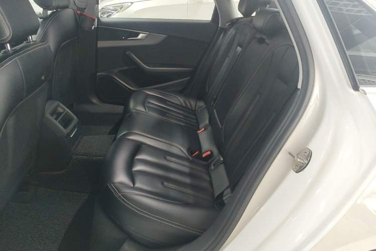 Used Audi A4L 2019 40 TFSI Ambition China VI Left Rear Seat