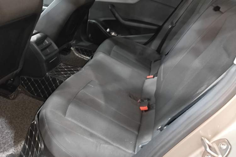 Used Audi A4L 2019 40 TFSI Ambition China VI Left Rear Seat