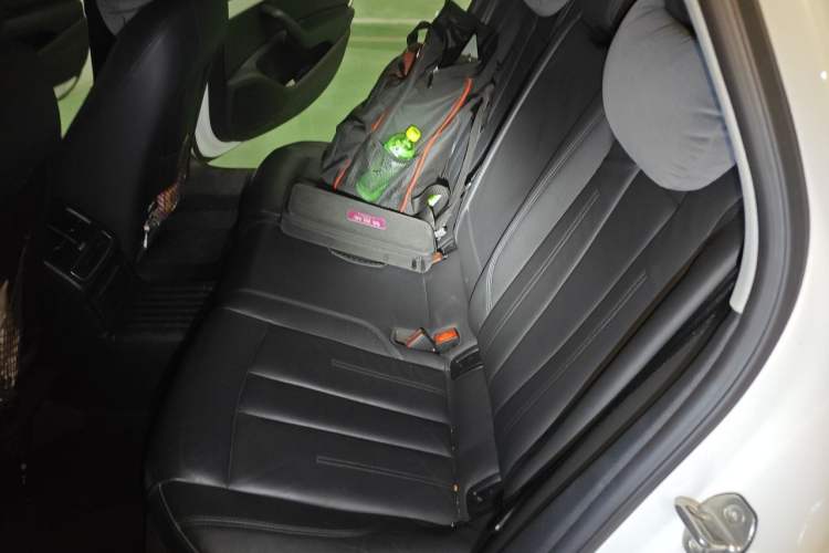 Used Audi A4L 2019 40 TFSI Fashion Edition China VI Emission Standard Left Rear Seat