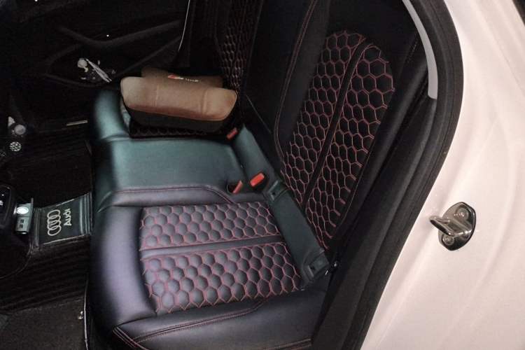 Used Audi A4L 2019 40 TFSI Fashion Edition China VI Emission Standard Left Rear Seat