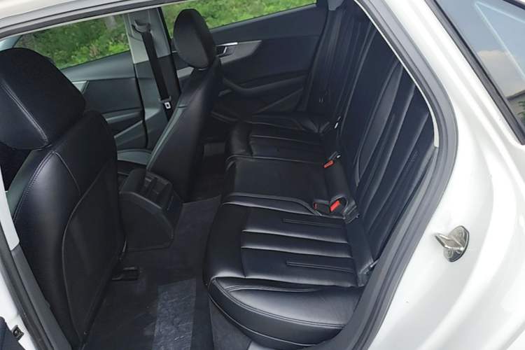 Used Audi A4L 2019 40 TFSI Ambition China VI Left Rear Seat