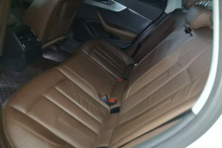Used Audi A4L 2019 40 TFSI Fashion Edition China VI Emission Standard Left Rear Seat
