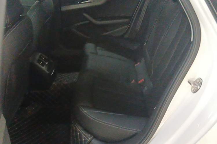Used Audi A4L 2019 40 TFSI Ambition China VI Left Rear Seat