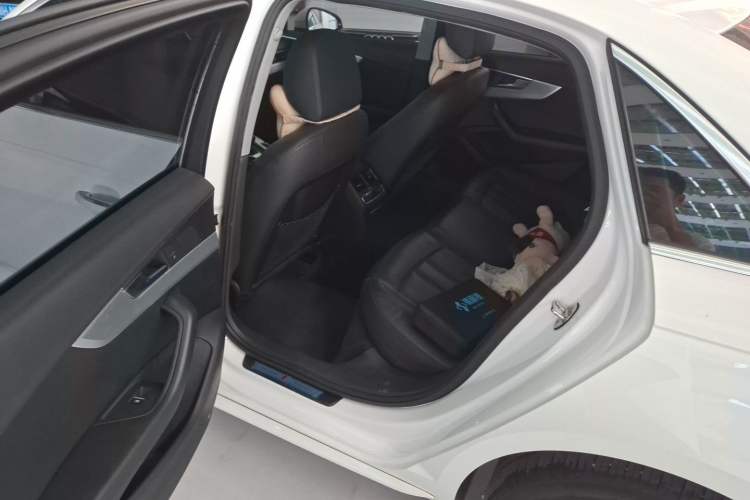 Used Audi A4L 2019 40 TFSI Fashion Edition China VI Emission Standard Left Rear Seat