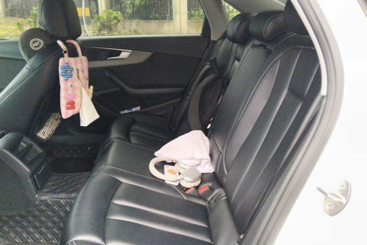 Used Audi A4L 2019 40 TFSI Ambition China VI Left Rear Seat