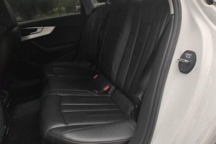 Used Audi A4L 2019 40 TFSI Fashion Edition China VI Emission Standard Left Rear Seat