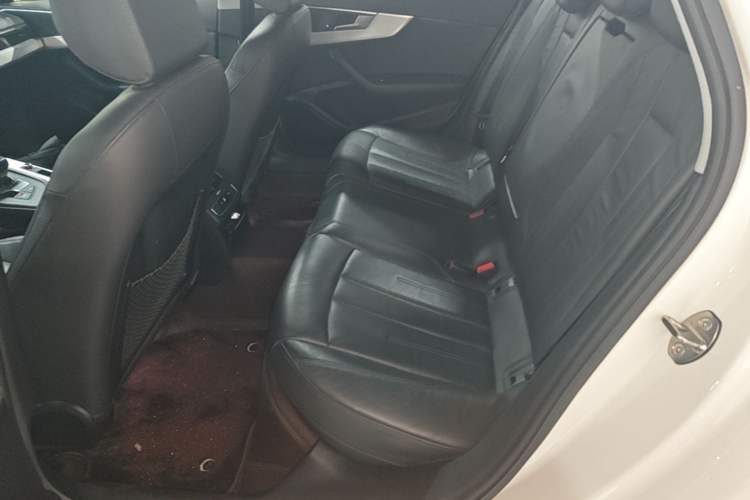 Used Audi A4L 2019 40 TFSI Fashion Edition China VI Emission Standard Left Rear Seat