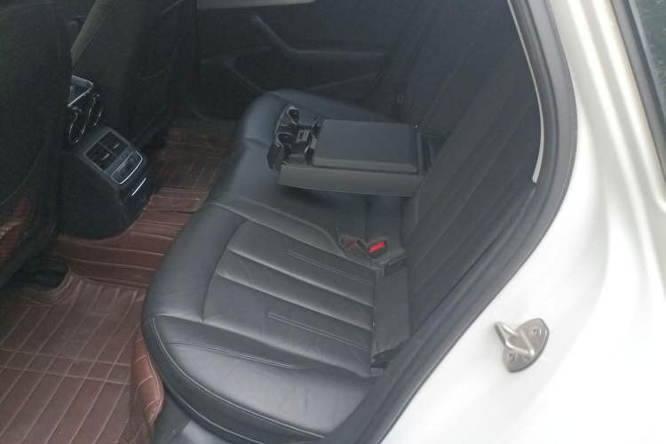 Used Audi A4L 2019 40 TFSI Fashion Edition China VI Emission Standard Left Rear Seat