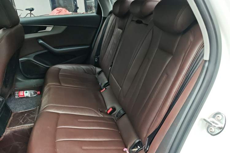 Used Audi A4L 2019 40 TFSI Ambition China VI Left Rear Seat