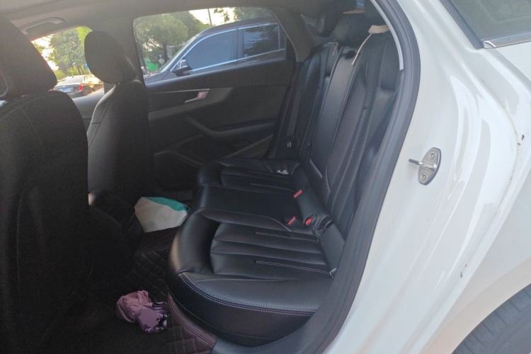 Used Audi A4L 2019 40 TFSI Ambition China VI Left Rear Seat