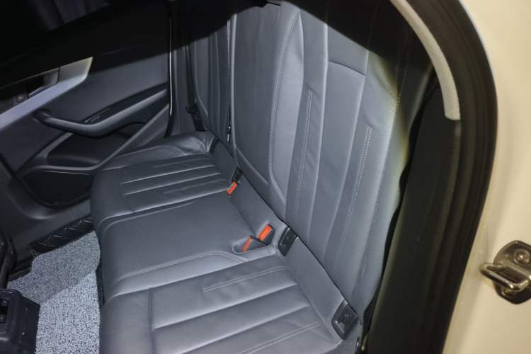 Used Audi A4L 2019 40 TFSI Fashion Version China V Left Rear Seat