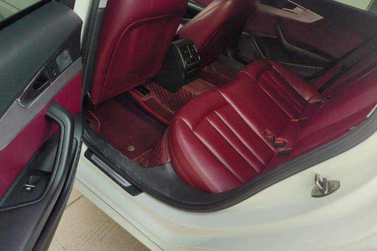 Used Audi A4L 2019 40 TFSI Ambition China VI Left Rear Seat