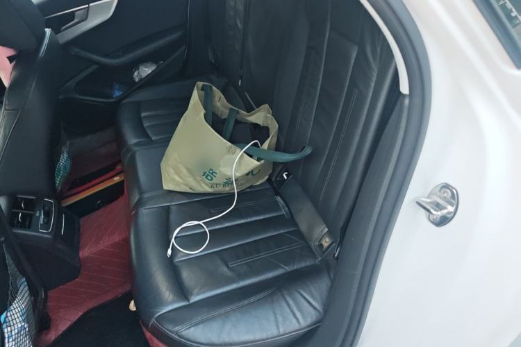 Used Audi A4L 2019 40 TFSI Fashion Edition China VI Emission Standard Left Rear Seat