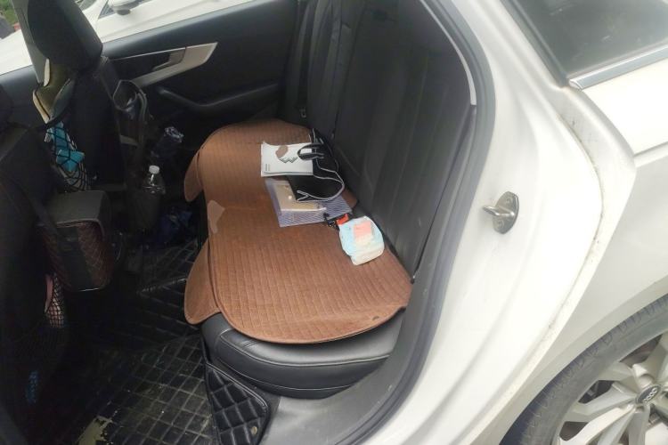 Used Audi A4L 2019 40 TFSI Fashion Edition China VI Emission Standard Left Rear Seat