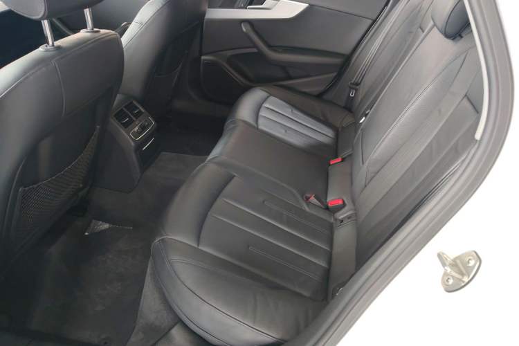 Used Audi A4L 2019 40 TFSI Fashion Edition China VI Emission Standard Left Rear Seat