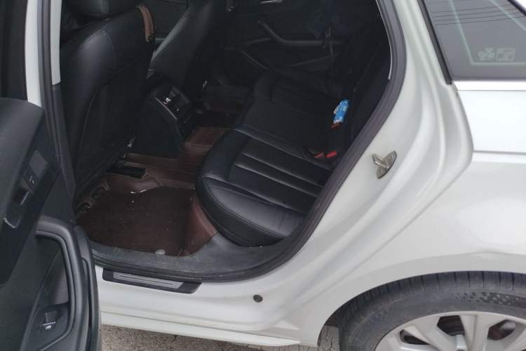 Used Audi A4L 2019 40 TFSI Ambition China VI Left Rear Seat
