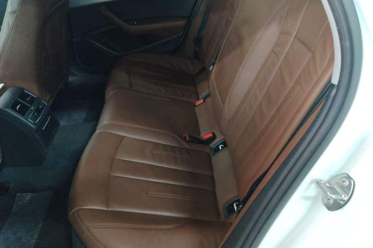 Used Audi A4L 2019 40 TFSI Fashion Edition China VI Emission Standard Left Rear Seat