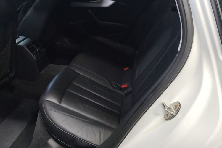 Used Audi A4L 2019 40 TFSI Fashion Edition China VI Emission Standard Left Rear Seat
