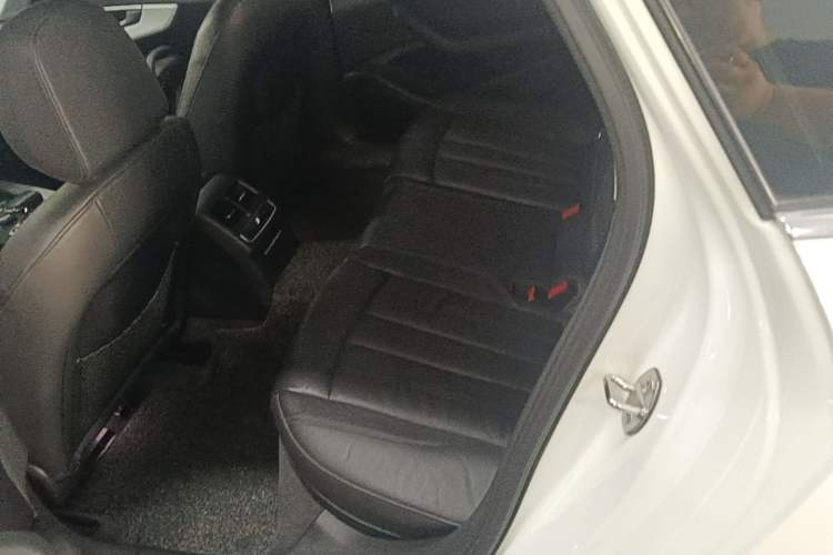 Used Audi A4L 2019 40 TFSI Fashion Edition China VI Emission Standard Left Rear Seat