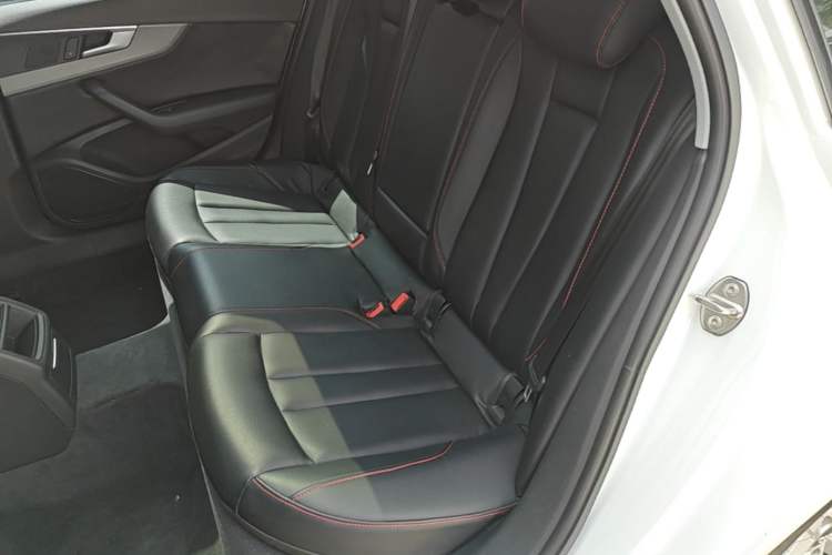 Used Audi A4L 2019 40 TFSI Ambition China VI Left Rear Seat
