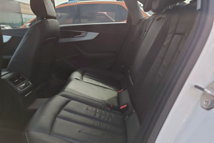 Used Audi A4L 2019 40 TFSI Fashion Edition China VI Emission Standard Left Rear Seat