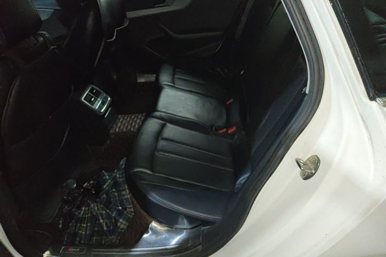 Used Audi A4L 2019 40 TFSI Ambition China VI Left Rear Seat