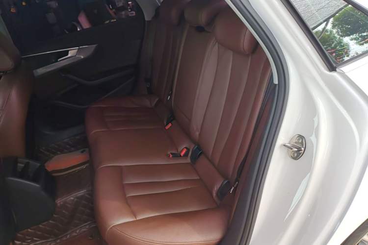 Used Audi A4L 2019 40 TFSI Ambition China VI Left Rear Seat