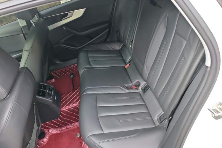 Used Audi A4L 2019 40 TFSI Fashion Edition China VI Emission Standard Left Rear Seat