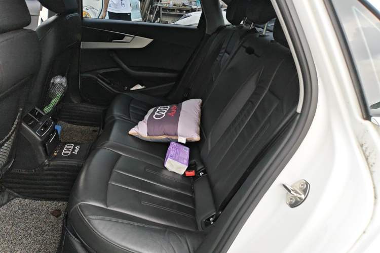 Used Audi A4L 2019 40 TFSI Fashion Edition China VI Emission Standard Left Rear Seat