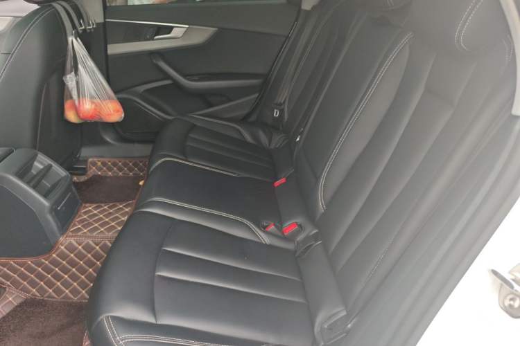Used Audi A4L 2019 40 TFSI Ambition China VI Left Rear Seat