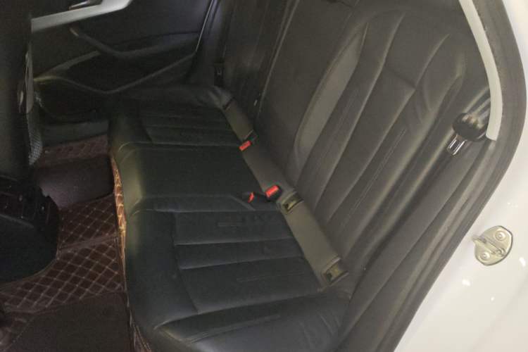 Used Audi A4L 2019 40 TFSI Fashion Edition China VI Emission Standard Left Rear Seat