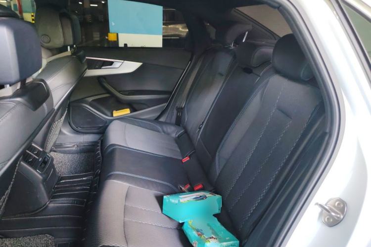 Used Audi A4L 2019 40 TFSI Sporty Version China VI Left Rear Seat