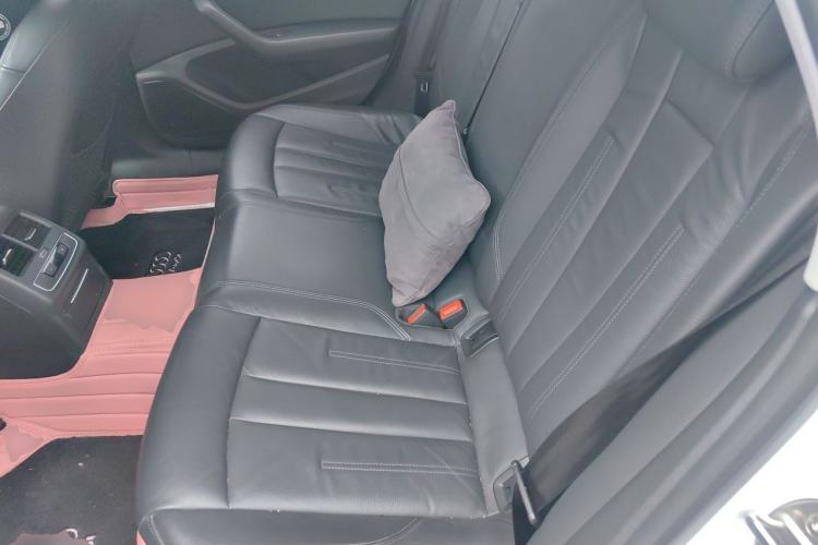Used Audi A4L 2019 40 TFSI Fashion Edition China VI Emission Standard Left Rear Seat