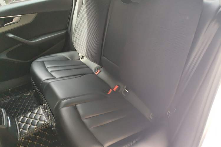 Used Audi A4L 2019 40 TFSI Ambition China VI Left Rear Seat
