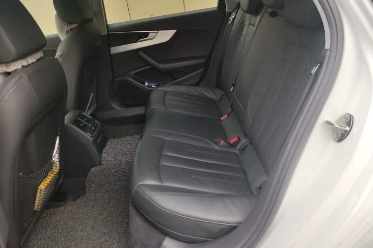 Used Audi A4L 2019 40 TFSI Fashion Edition China VI Emission Standard Left Rear Seat