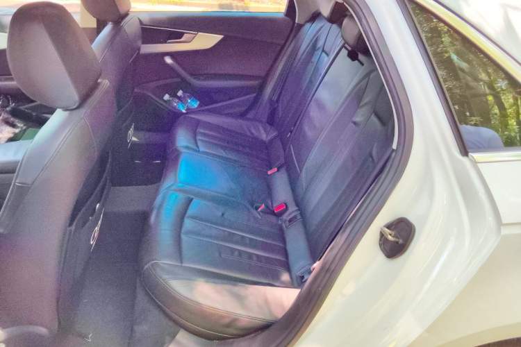 Used Audi A4L 2019 40 TFSI Fashion Edition China VI Emission Standard Left Rear Seat