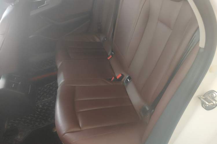 Used Audi A4L 2019 40 TFSI Ambition China VI Left Rear Seat