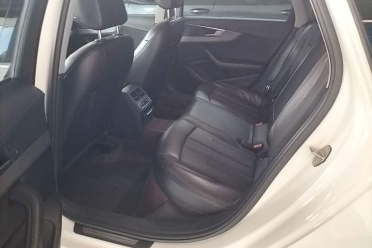 Used Audi A4L 2019 40 TFSI Ambition China VI Left Rear Seat