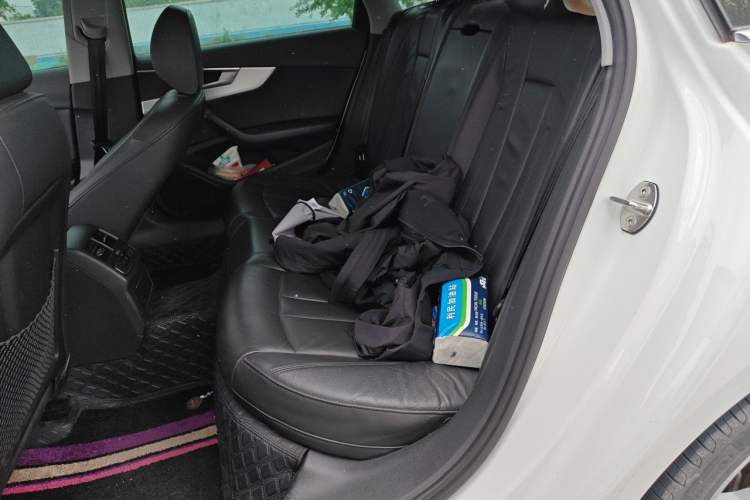 Used Audi A4L 2019 40 TFSI Fashion Edition China VI Emission Standard Left Rear Seat