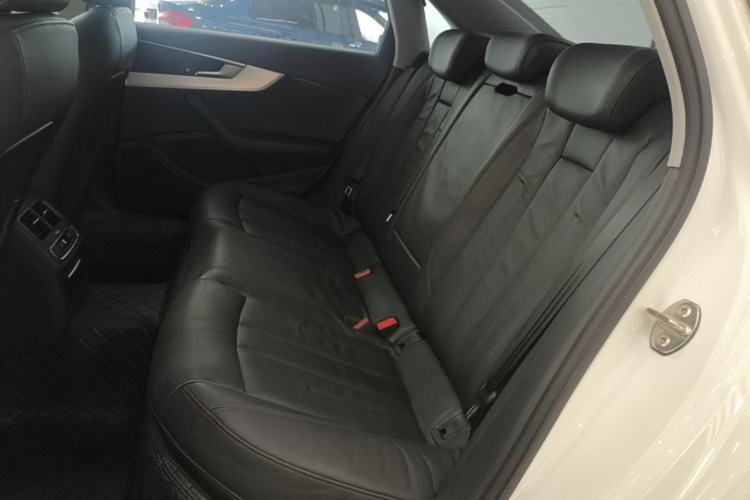 Used Audi A4L 2019 40 TFSI Fashion Edition China VI Emission Standard Left Rear Seat